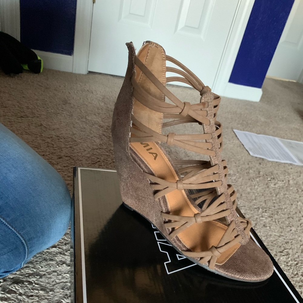 Brand new taupe snakeskin wedges